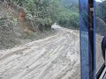 Met de bus door de modderwegen in de bergen ... is