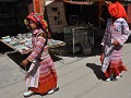De lange-rok-Miao op de markt van BABAO