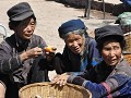 Enkele oudjes op de markt van JIATIE.