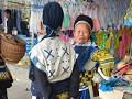 Enkele 10-tallen MIAO vrouwen dragen nog de tradit