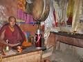 tijdens de puja in het klooster van RANGDUM
