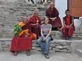 Fanny met enkele monniken in HEMIS