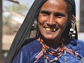 mooie glimlach van Rabari-vrouw in RAV