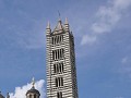 zijkant van de Duomo in Siena