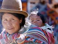 Quechua vrouw met kind in PISAC