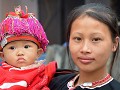 SAN CHI met baby op de markt van BAO LAC