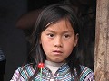 dromerig Hmong-meisje met snoepje