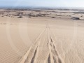 Nam.02-11 Skeletoncoast waar de banden afgelaten w