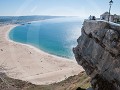 Po18-03   55 Nazaré, strandzicht vanaf Sitio