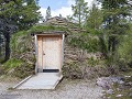 Zw22-06 -30-Laponia Naturum- een plaggenhut van de