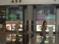 ...er in HK airport mega screens staan waarop je k