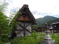 ...de typische huisjes van Shirakawa-go.