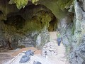 Een van de vele grotten op Cat Ba 