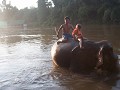 Jen op de olifant, alléen!