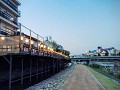 Slenteren langs de Kamo rivier