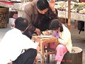 China-Yunnan: Old-Dali,pappa helpt bij het huiswer
