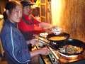 China, Yunnan: Ons ontbijt: noedels gewokt met gro