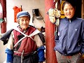 China, Yunnan: De vriendelijke gastvrouw en aangen