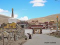 China-Sichuan,Litang:In de verte, het klooster.