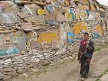 China-Sichuan,Litang:Voor het klooster, de bontgek