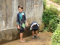 China-Guizhou: Basha: Enkele meisjes wassen hun ha