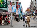 China-Sichuan, Chengdu: winkelstraten met bontgekl