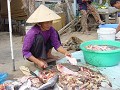 Vietnamese vrouw met punthoedje 