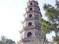 De obeliskvormige pagode van 'Thien Mu Pagoda'.