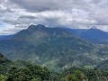 Mount Kinabalu 4090m in de wolken