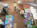 zicht op de kleurrijke markt in Sokodé