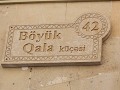 Straatnaambordjes in oud-Baku