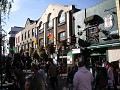Un aperçu des rues dublinoises : des gens, des mai