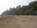 Lima, on the beach met het fameuse shoppingcentrum