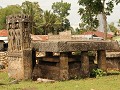 Malinjak Village. Anakalang District. Tombes met e