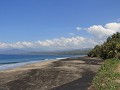 Strand tussen Maumere en Sikka.
