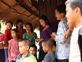 Op bezoek bij een Hmong familie.