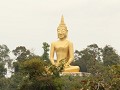 Reuze Boeddha in de omgeving van Phomsad. Tussen K