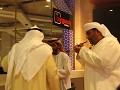 Abu Dhabi airport   Deze mannen begroette elkaar d