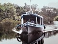 MET EEN SIMPEL BOOTJE DE AMAZONE-RIVIER OP.