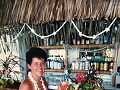 BEZOEK AAN EEN GEZELLIGE BAR.