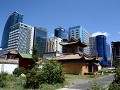 HET IS OMGEVEN DOOR MODERN ULAAN BAATAR.