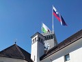 UITKIJKTOREN MET SLOVEENSE EN LJU-VLAG.