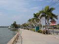 HET MEER EN DE BOULEVARD VAN PHAYAO.
