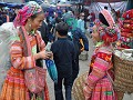 ONTMOETING VAN 2 HMONG-VROUWEN.