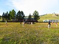 Honkbal spelen op de camping.