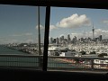 Zicht op Auckland vanop de achterbank.