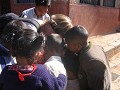 BAKTAPUR. De kinderen worden altijd wild enthousia