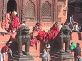 Het leven op de trappen van een tempel: mensen bre