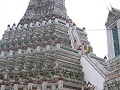 BANGKOK. WHAT ARUN. Deze tempel is versierd met ge