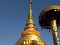 Gouden stupa in één van de veel bezochte tempels. 